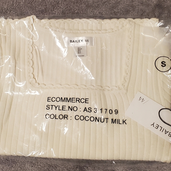 NWT* BAILEY 44 Coconut Milk Short Sleeve Scalloped Trim Square Neck Top, Size S - Picture 3 of 4